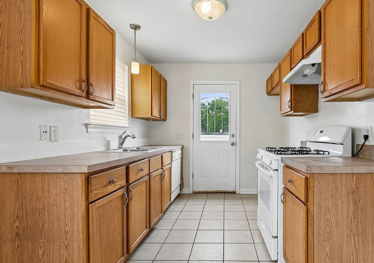 3531 Adrian St — Photo 4