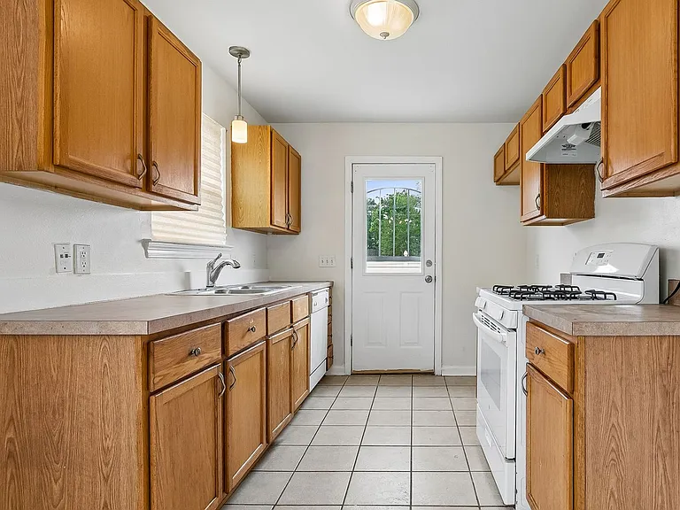 3531 Adrian St — Photo 4