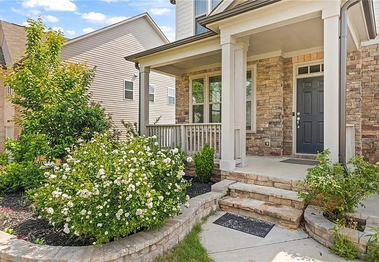 4795 Bellehurst Ln — Photo 2