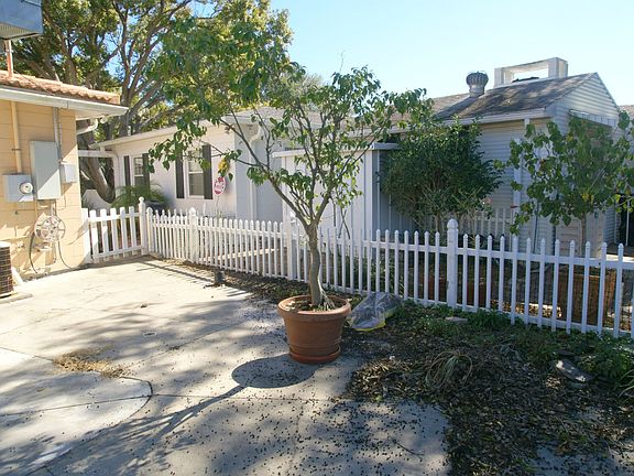 3rd image of 4814 Lake Charles Dr N