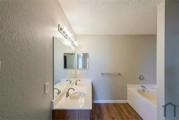 2340 Avalon Creek Way — Photo 3