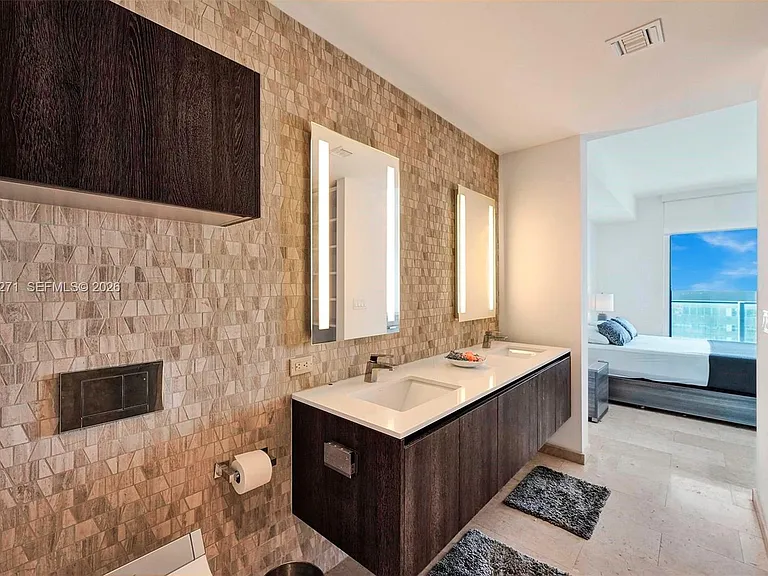 88 SW 7th St #2106 — Photo 23