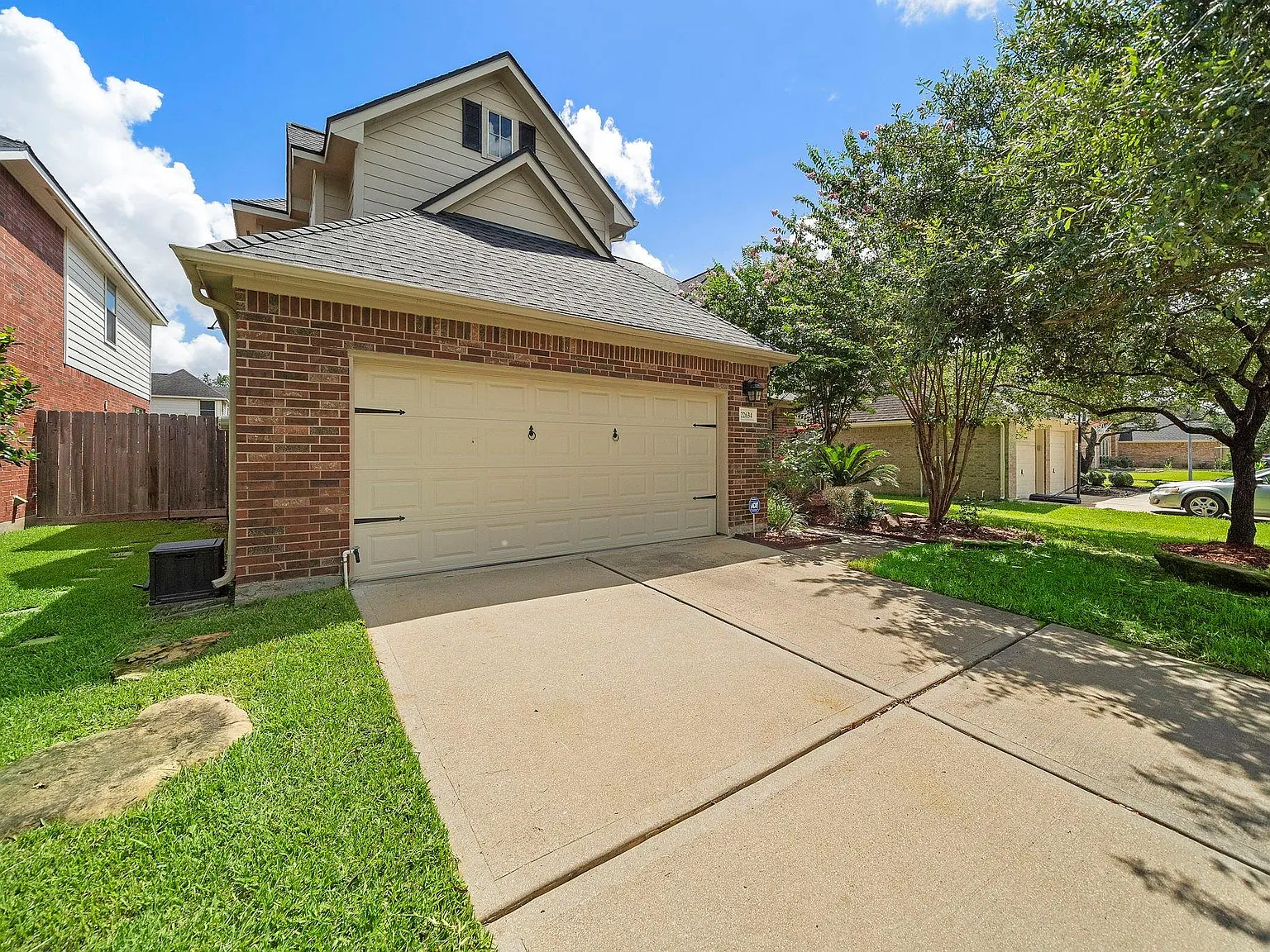 4 bed, 3.5 bath, 2560 sqft, $3,900 — Photo 2