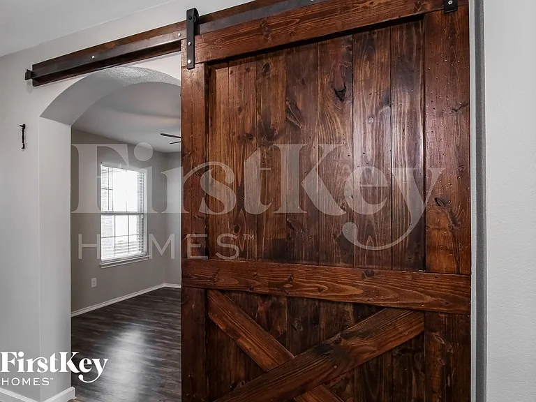 1307 Bent Grass Dr — Photo 14