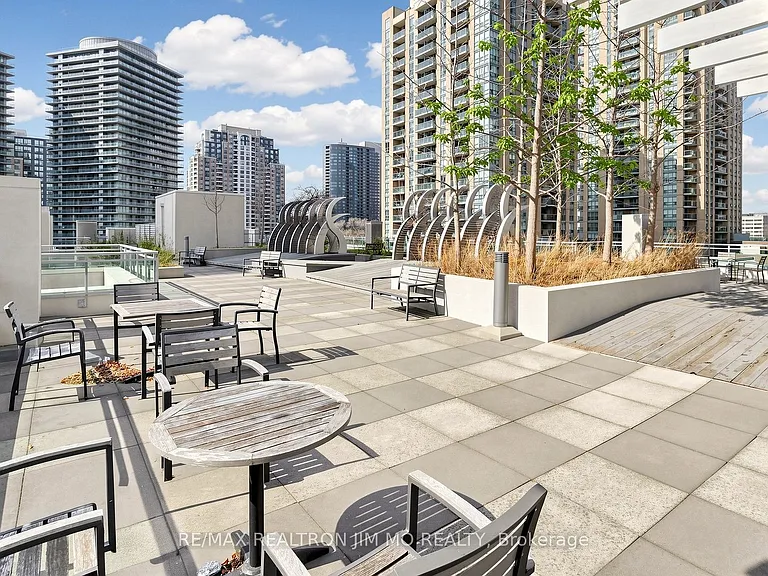 18 Holmes Ave #1606 — Photo 36