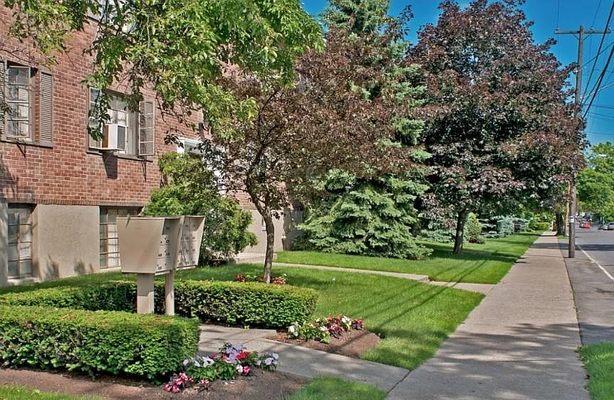 Tivoli Park Apartments — Photo 2