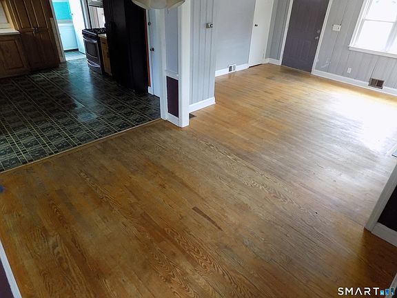 3rd image of 28 Colony Street