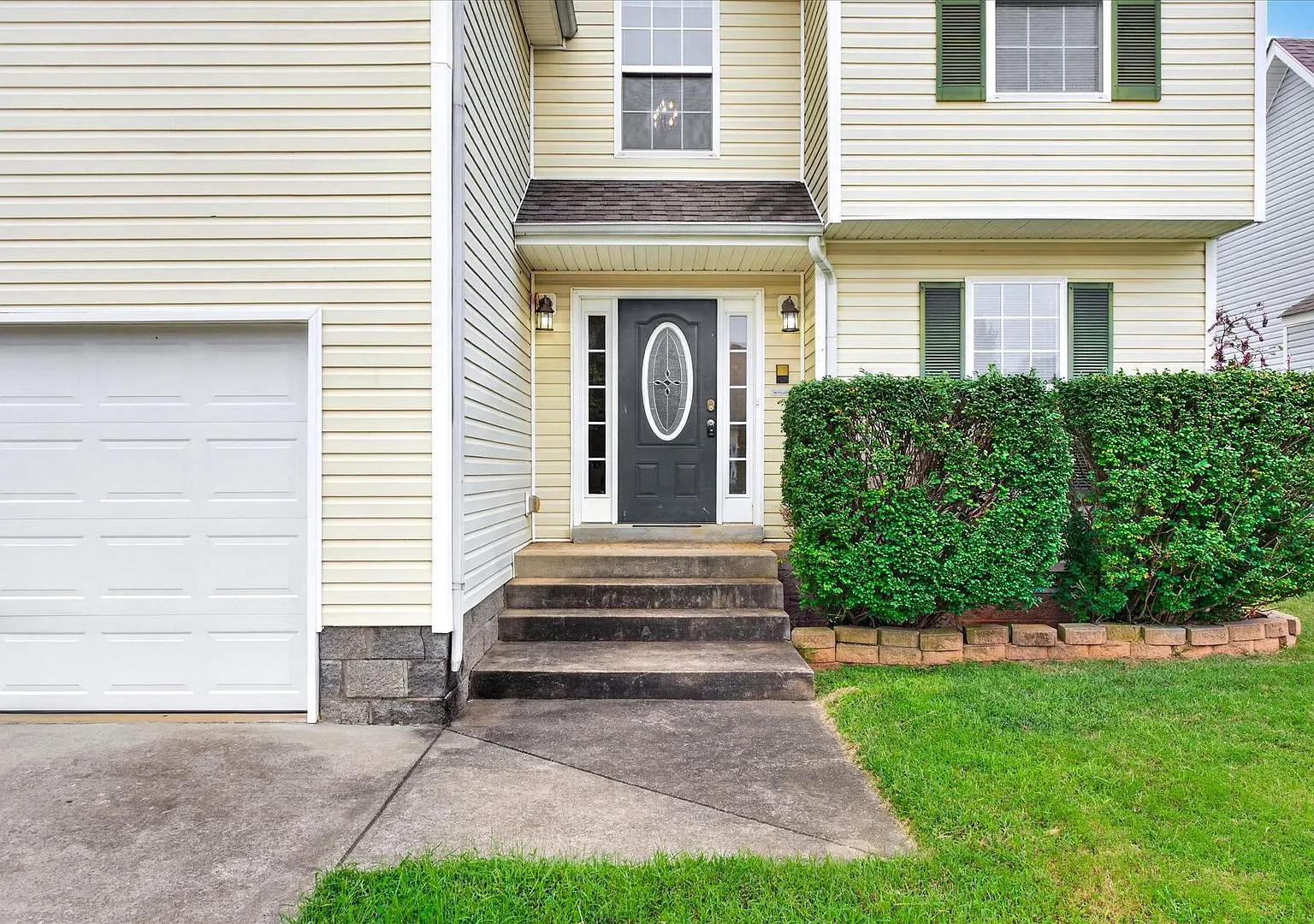 Three Bedroom with Bonus Room in Arbour Green South! — Photo 4