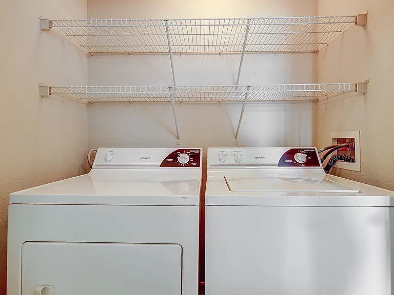 Chateau Des Lions Apartment Homes — Photo 16