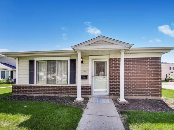 1313 Cove Dr #211A, Prospect Heights, IL 60070