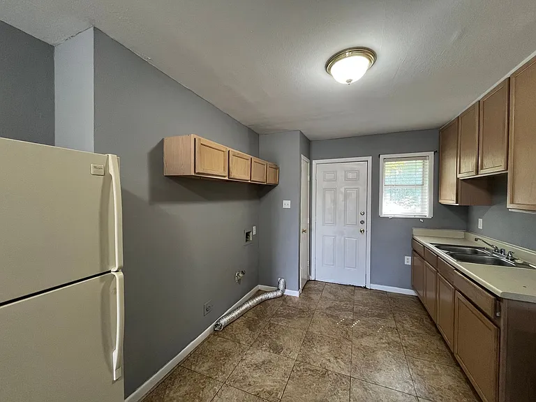 5016 Carmen St #2 — Photo 6