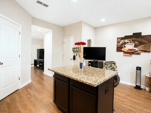 820 Staten Dr, Murfreesboro, TN 37128