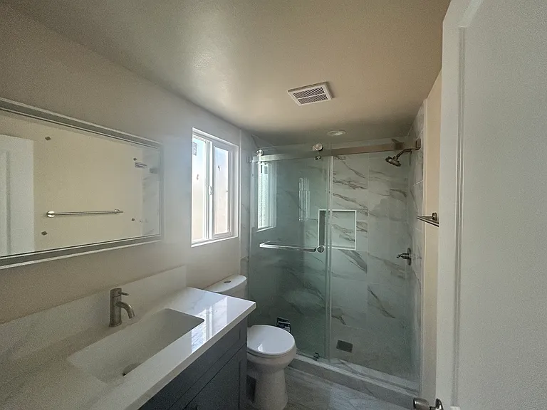 911 E 6th St #921 — Photo 17