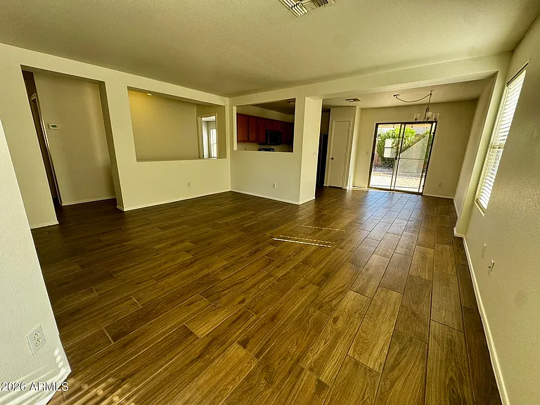 15826 W Watson Ln — Photo 2