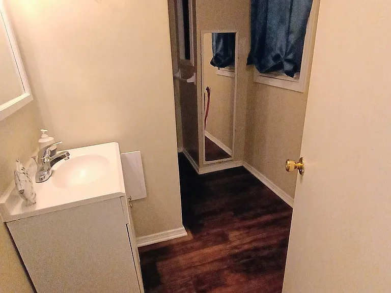 122 Burns St — Photo 6