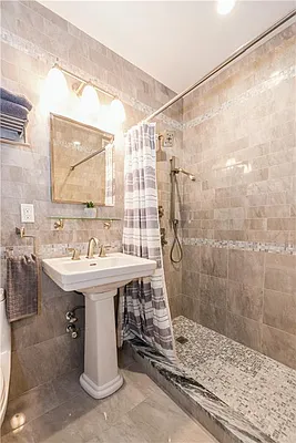 Sold by Remax Edge | media 16