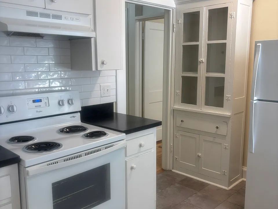 116 W Walnut St #9