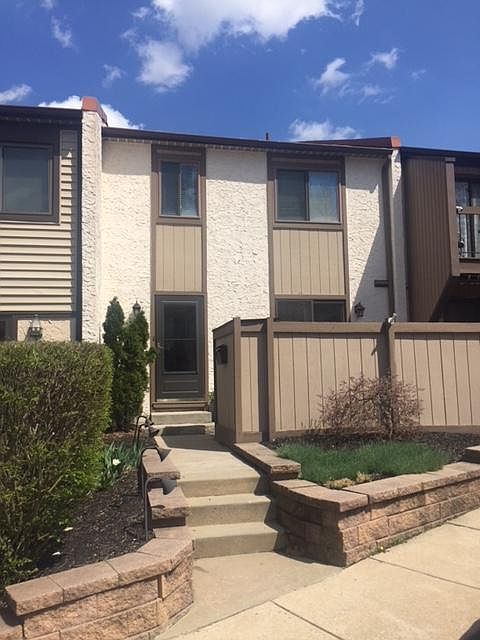 804 Bismark Front Entrance