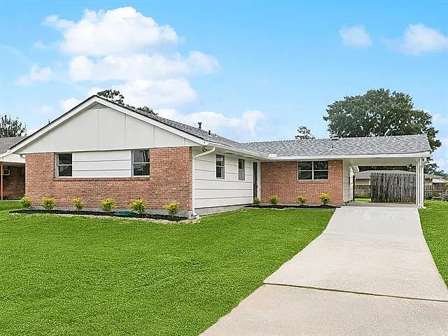 3 bed, 1.5 bath, 1400 sqft, $2,300 — Photo 2