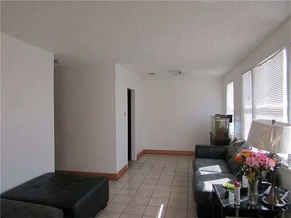 3rd image of 3741 Lausat St