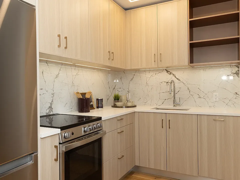 240 Willoughby St #4J