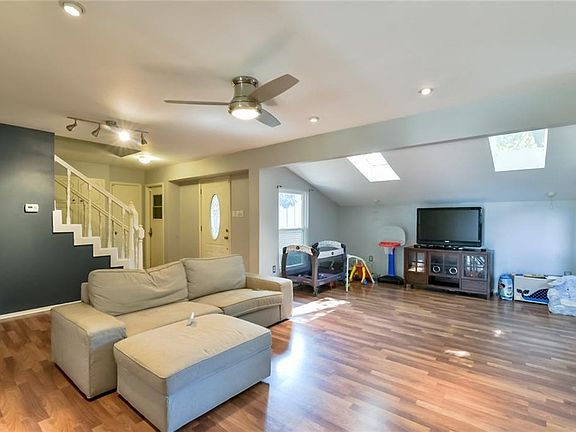 5th image of 2715 Hollywood Dr