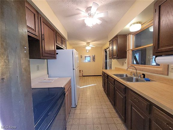 4th image of 11829 Sheldon Rd