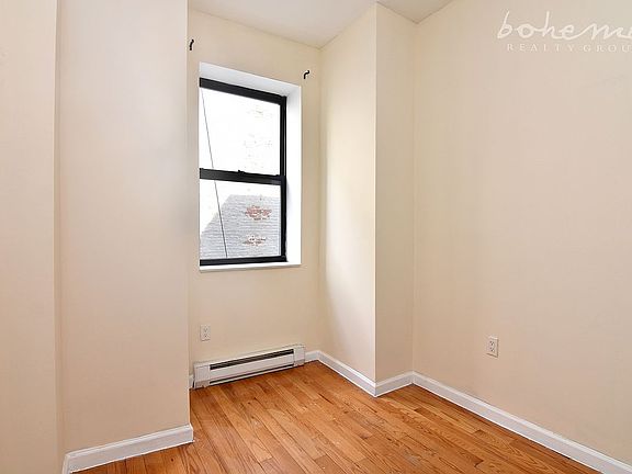 4th image of 15 W 107th St APT 33