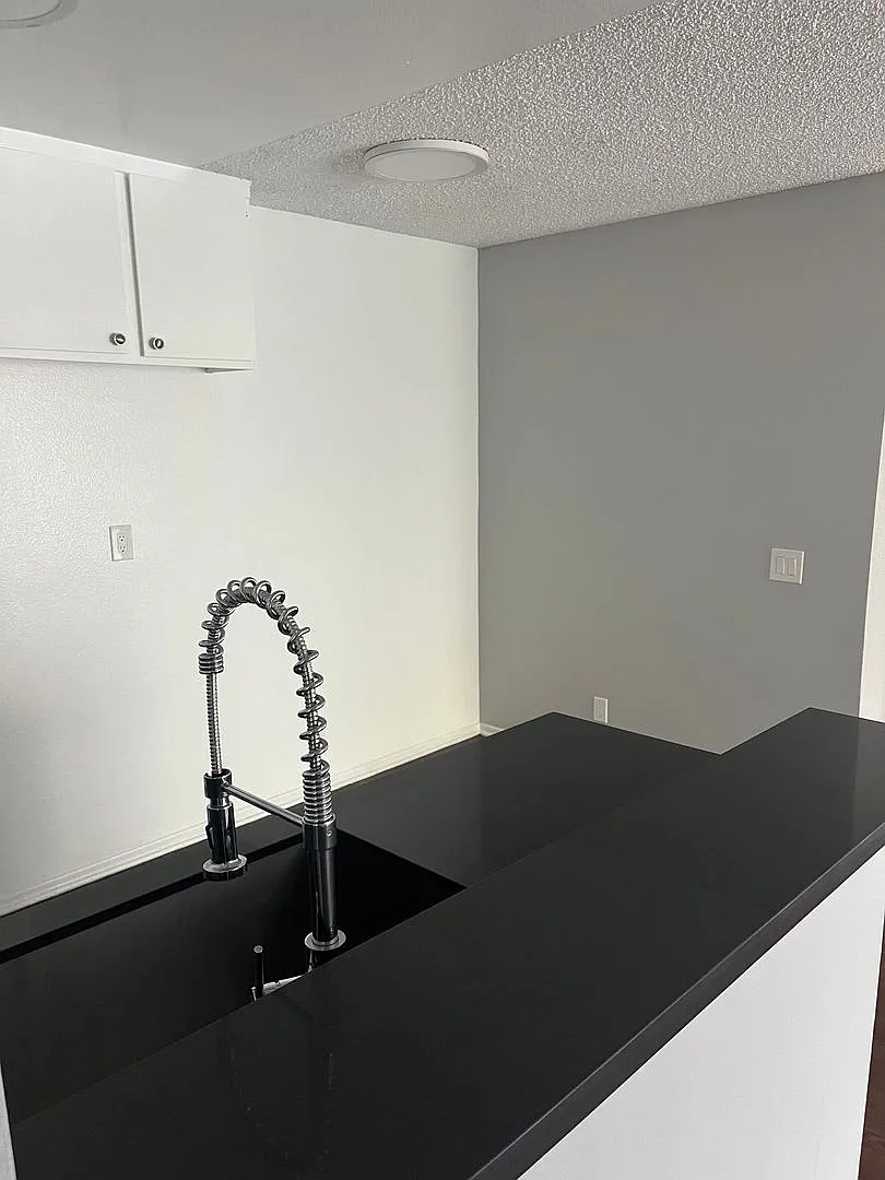 7320 Hazeltine Avenue (5295) — Photo 4