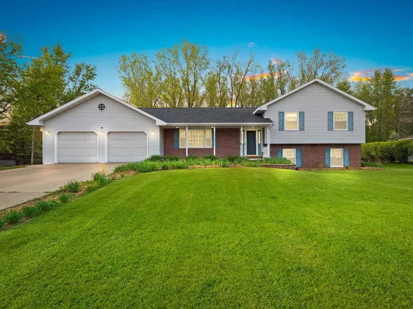 1394 Wellington Dr, Suamico, WI 54173