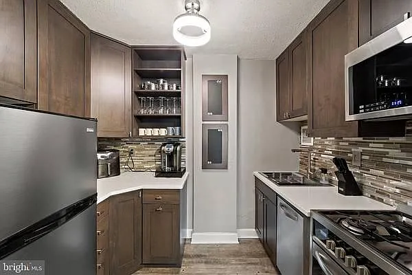 1 bed, 716 sqft, $2,500 — Photo 2
