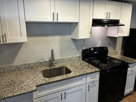 3rd image of 2150 Inwood Ter #4