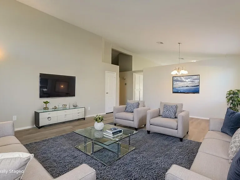 682 Covina Dr — Photo 4