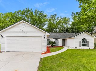 1554 Mountain Lake Dr W, Jacksonville, FL 32221