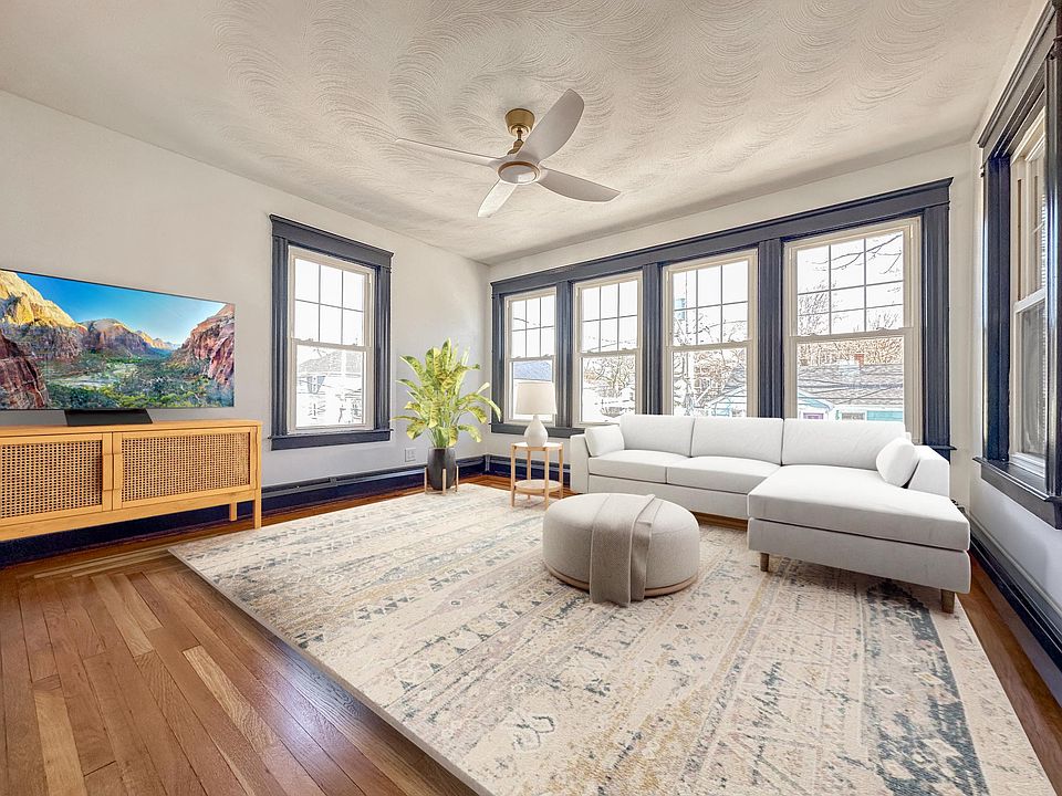 Living Room (Virtually staged)