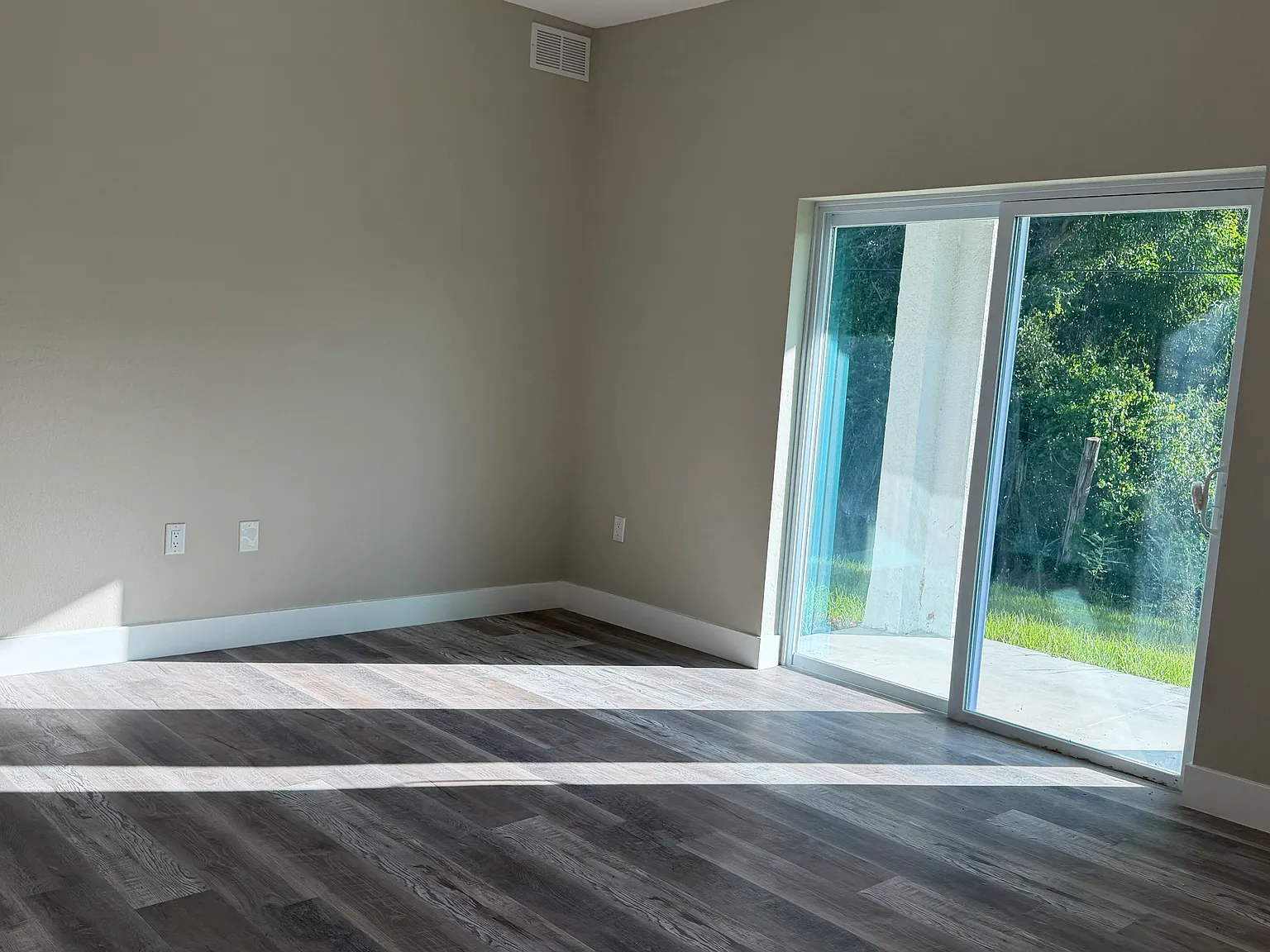 3 bed, 2.0 bath, 2022 sqft, $1,895 — Photo 3
