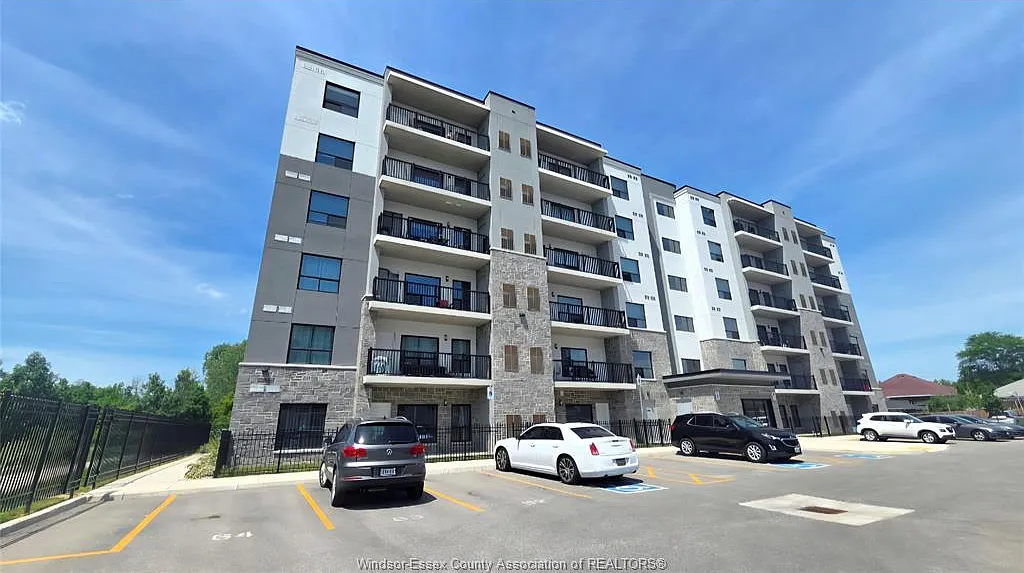 2 bed, 2.0 bath, 1095 sqft, $2,400 — Photo 1