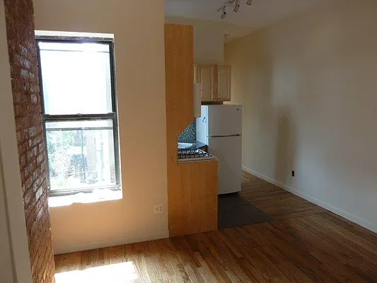 Rented by Chartwell Manhattan Realty | media 17
