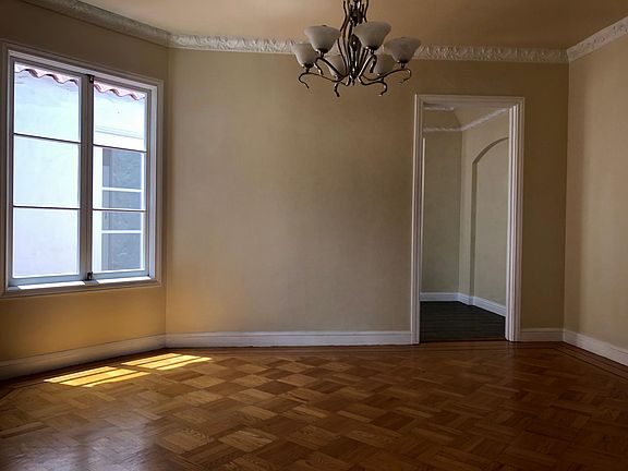 4th image of 192 Nueva Ave