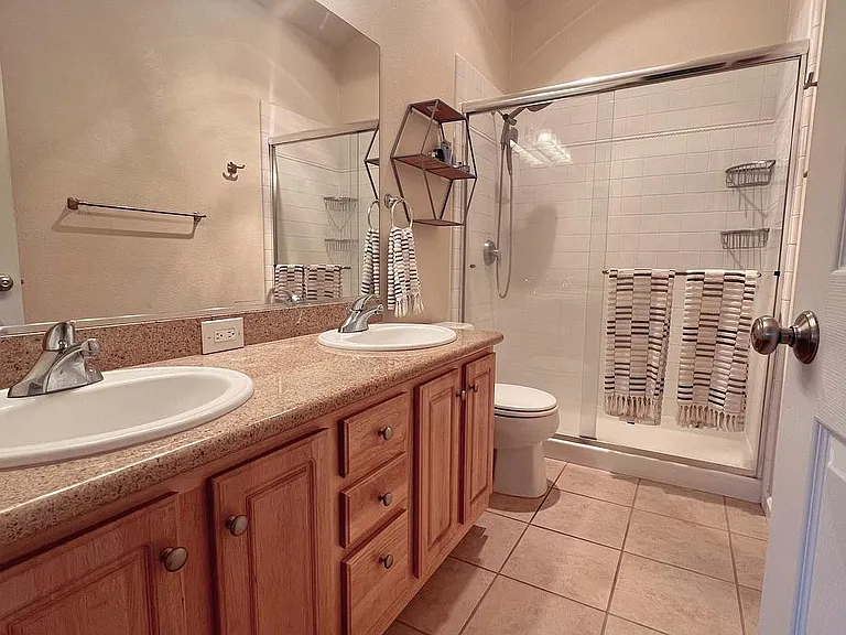 4 Flora Ln — Photo 11