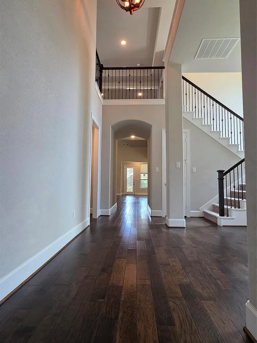 4 bed, 3.0 bath, 3345 sqft, $4,250 — Photo 4