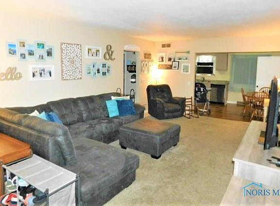 3rd image of 1416 Graceland Ave