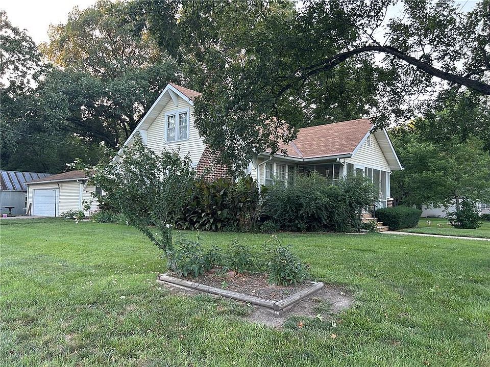 305 N Pine St, Olathe, KS 66061 Zillow