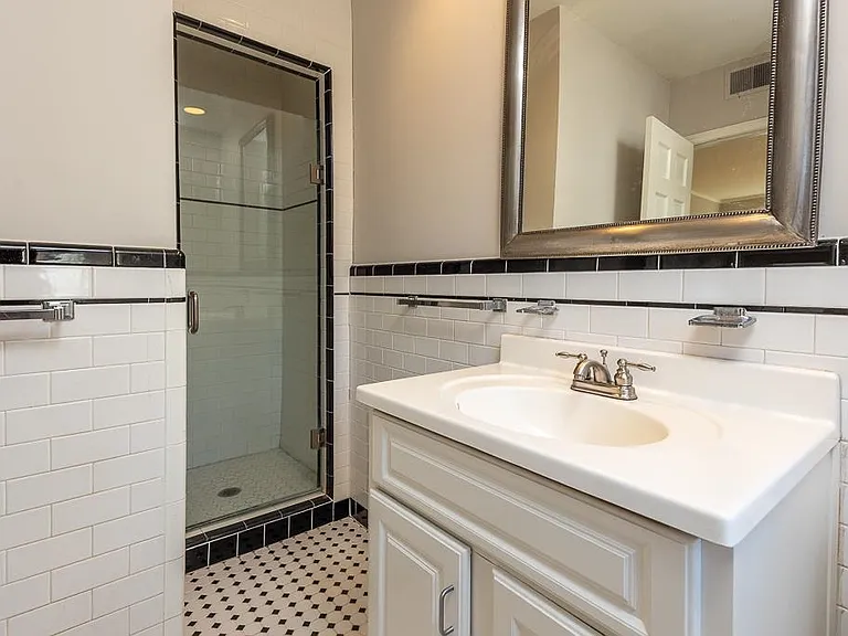 500 Colonial Rd — Photo 26