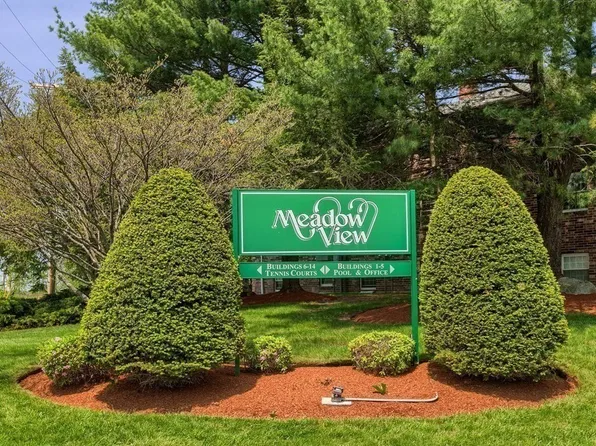 13 Walker Rd APT 12, North Andover, MA 01845