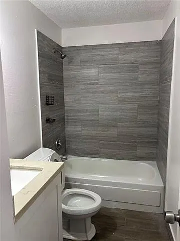 3 bed, 3.0 bath, 1100 sqft, $1,400 — Photo 4