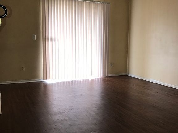 2nd image of 4148 Pershing Pointe Pl APT 5