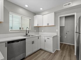 132nd Street (975), 3 beds  2.0 baths (1450 sqft)