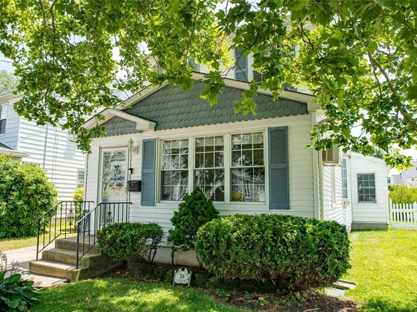 36 Exeter Street, Williston Park, NY 11596