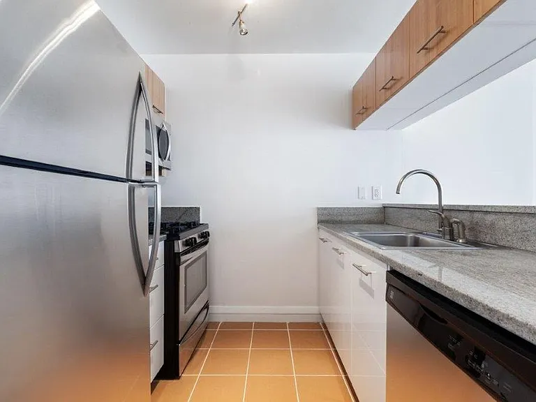 800 6th Ave #19D — Photo 13